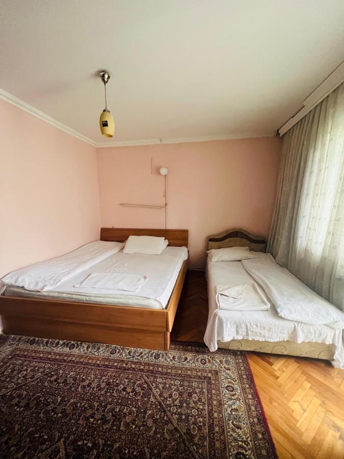 Guest House Velania Pristina Eksteriør billede