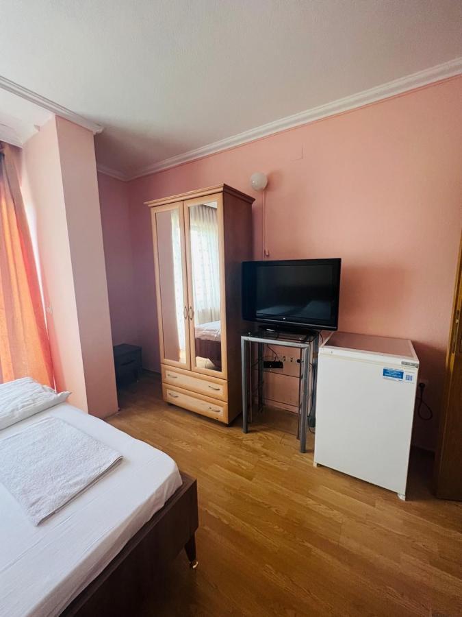 Guest House Velania Pristina Eksteriør billede