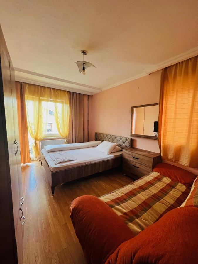 Guest House Velania Pristina Eksteriør billede