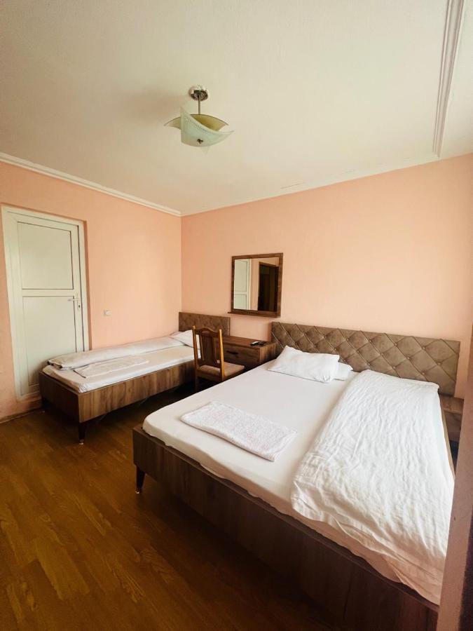 Guest House Velania Pristina Eksteriør billede