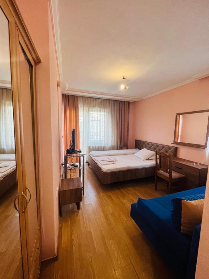 Guest House Velania Pristina Eksteriør billede