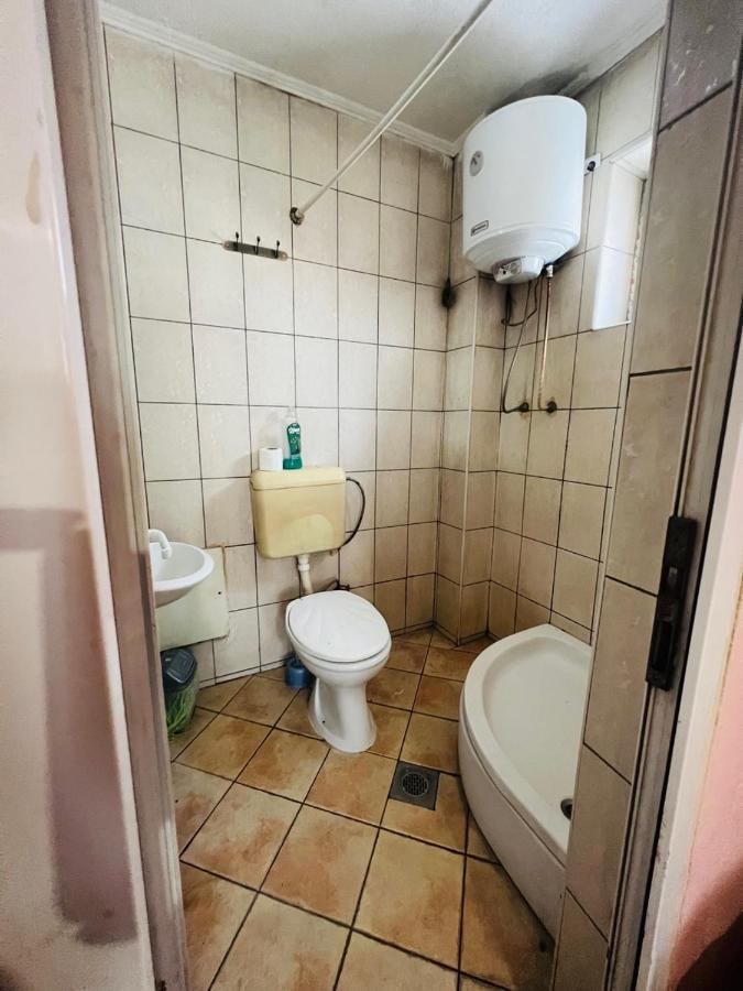 Guest House Velania Pristina Eksteriør billede