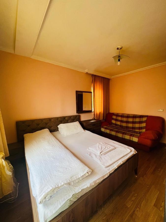 Guest House Velania Pristina Eksteriør billede