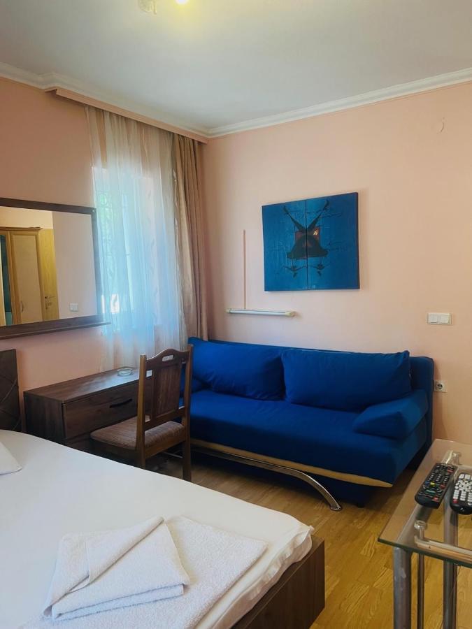 Guest House Velania Pristina Eksteriør billede