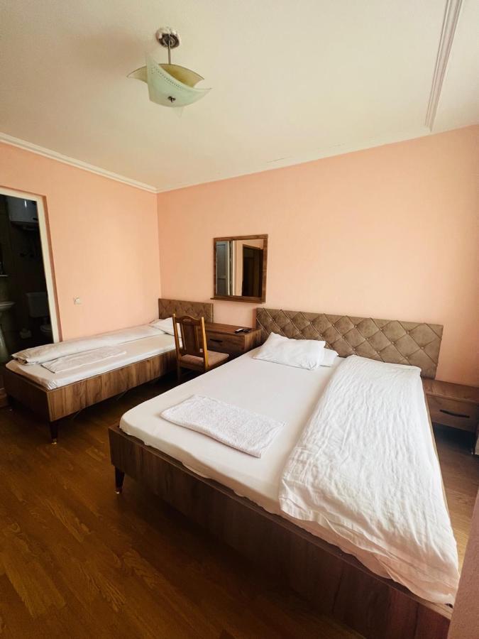 Guest House Velania Pristina Eksteriør billede